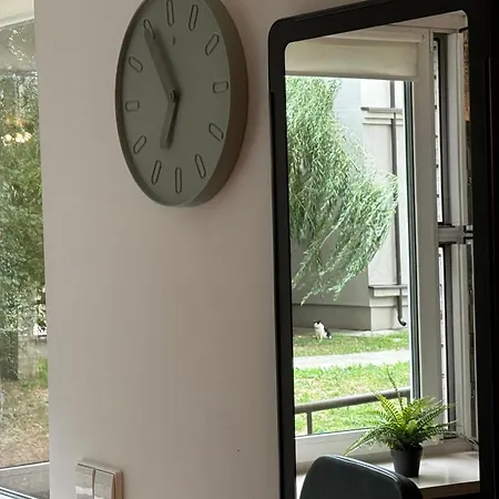 Charming & Escape - Close To Transport ヴィリニュス